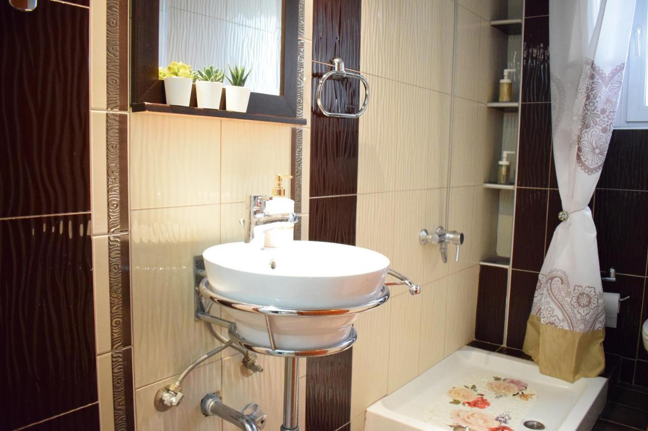 Five Stars In Trikala Apartment Exterior foto
